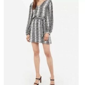 EXPRESS Women’s Snakeskin Print Balloon Sleeve Mini Dress, size M